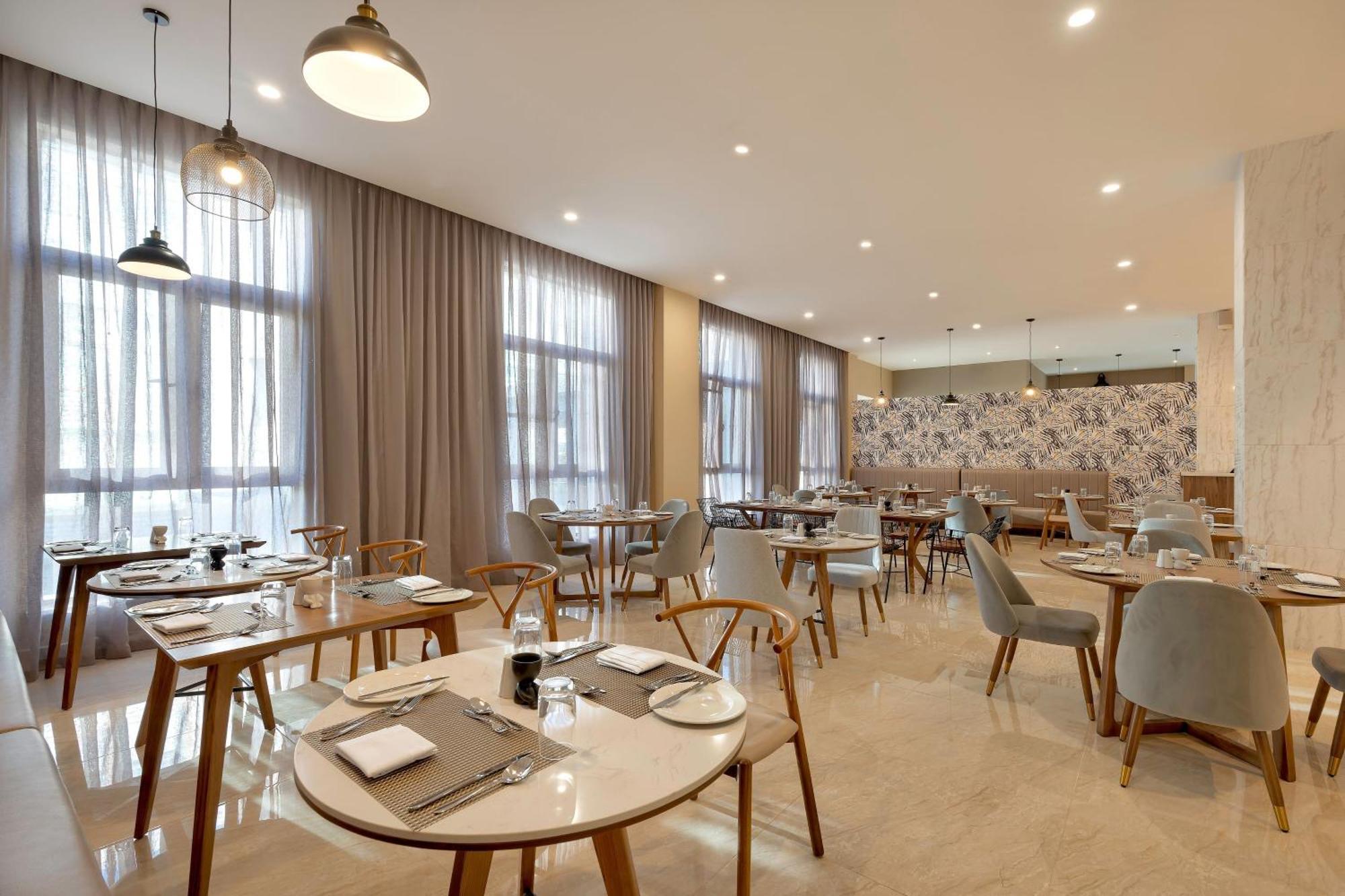 Protea Hotel By Marriott Lusaka International Airport Exterior photo
