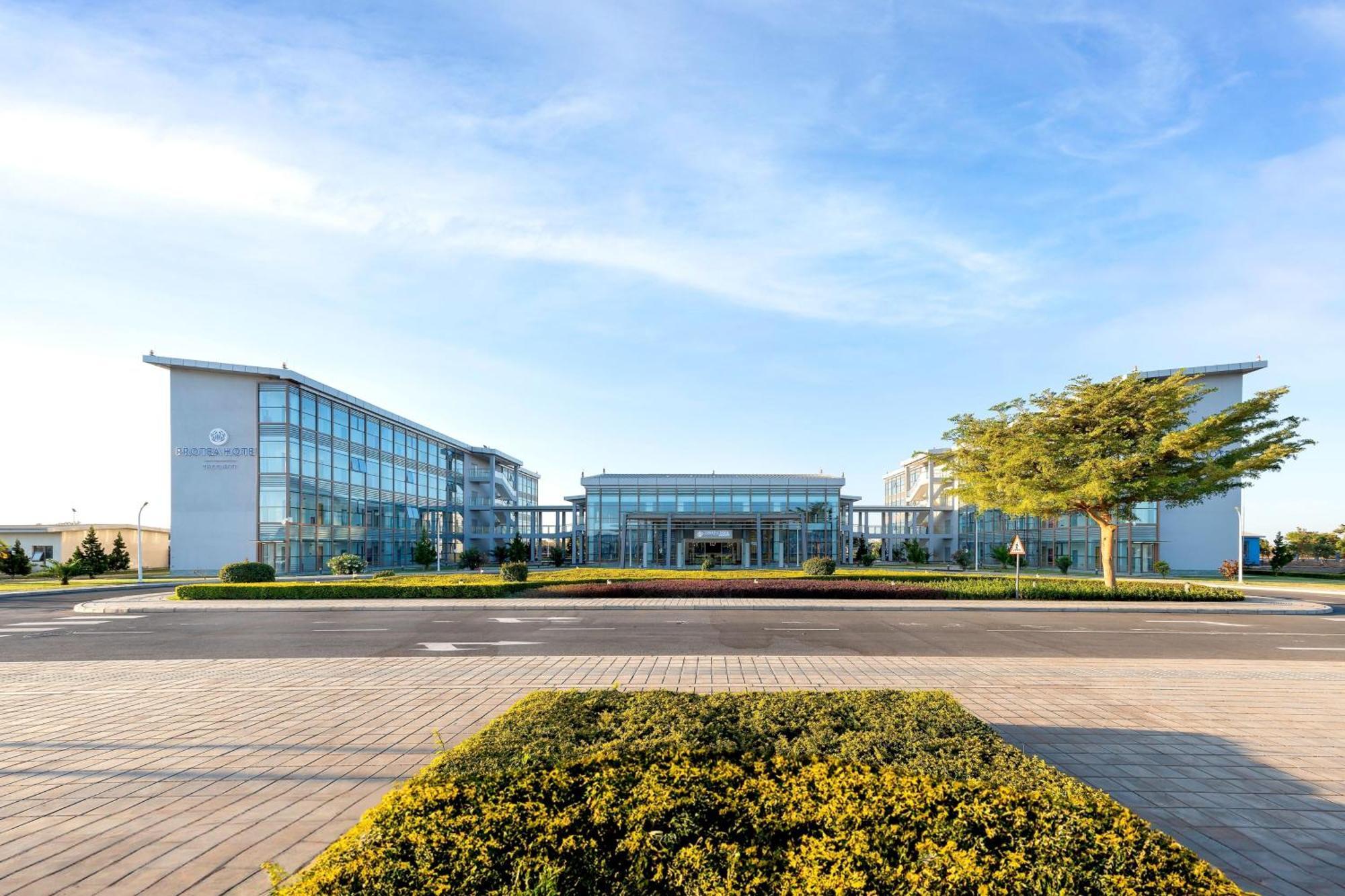 Protea Hotel By Marriott Lusaka International Airport Exterior photo