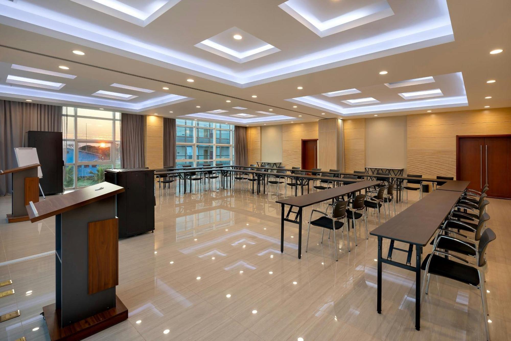 Protea Hotel By Marriott Lusaka International Airport Exterior photo