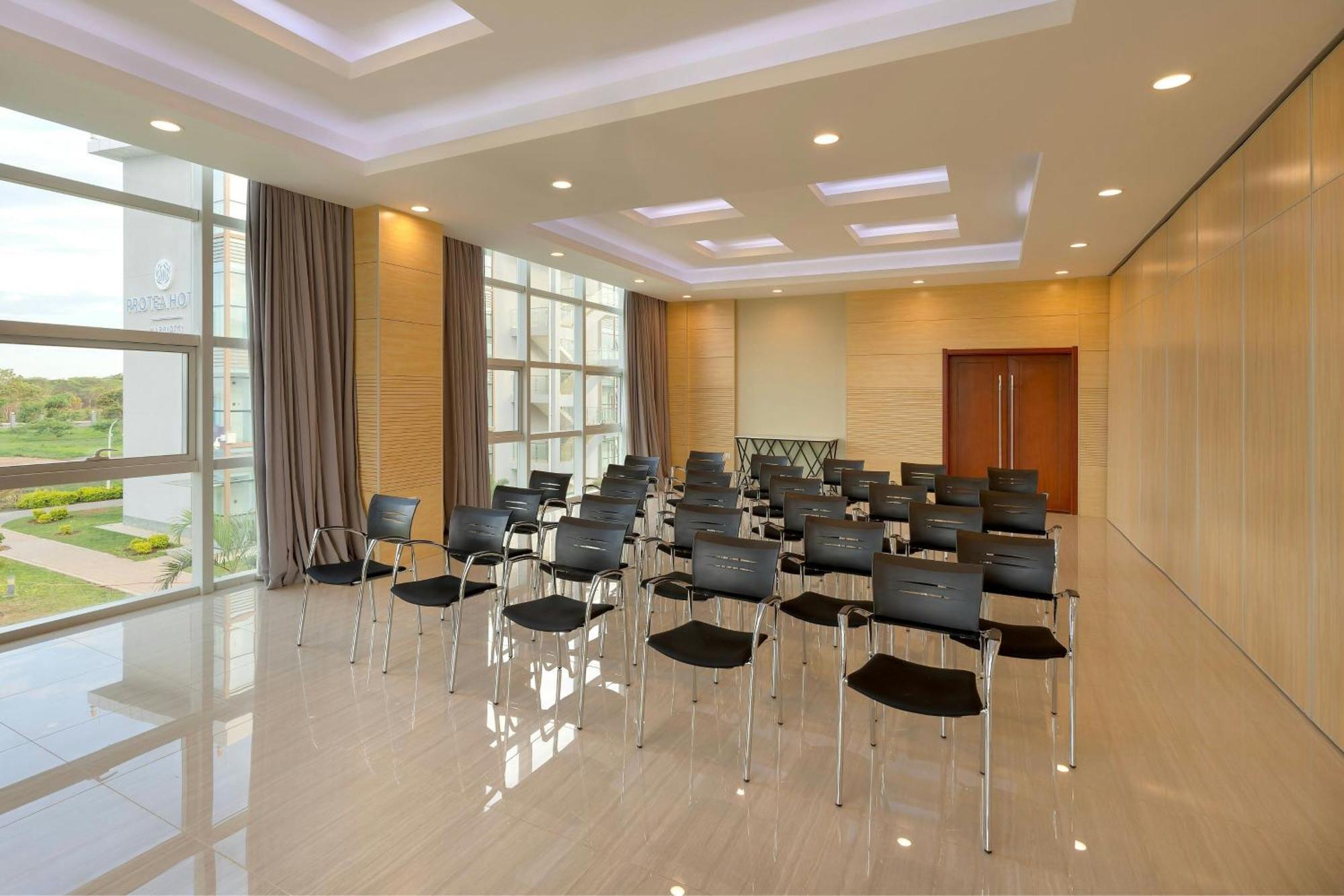 Protea Hotel By Marriott Lusaka International Airport Exterior photo