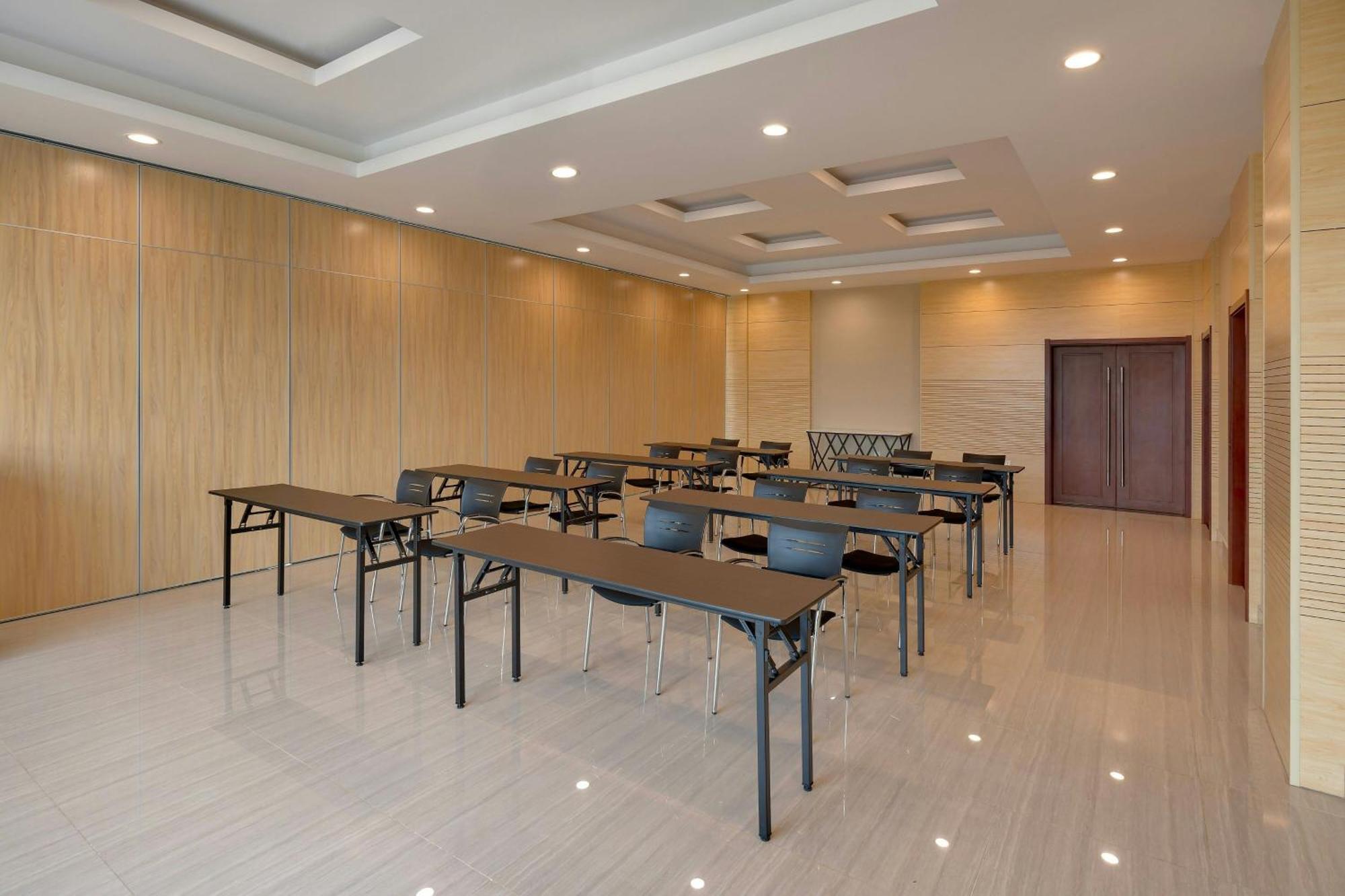 Protea Hotel By Marriott Lusaka International Airport Exterior photo