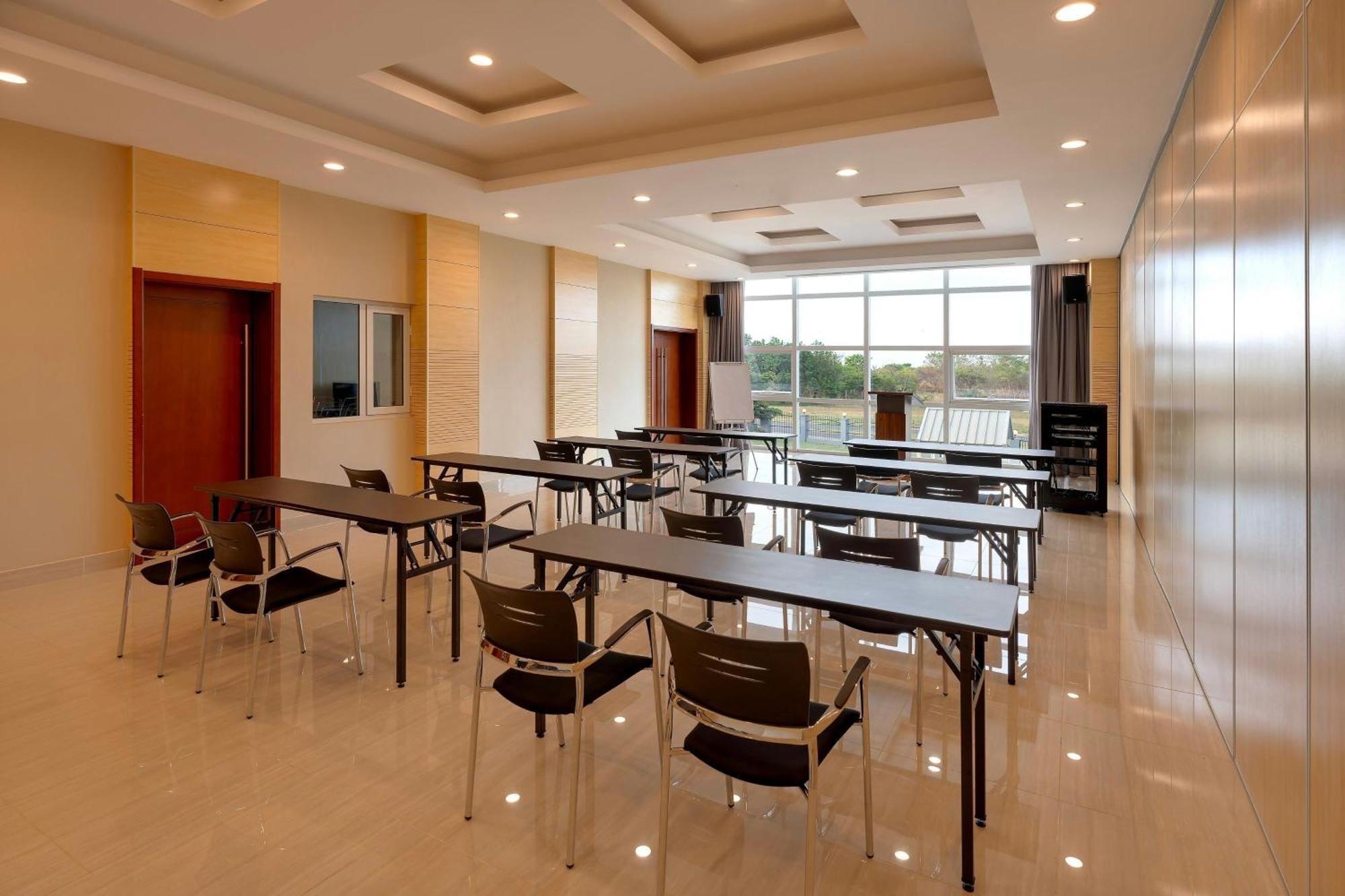 Protea Hotel By Marriott Lusaka International Airport Exterior photo