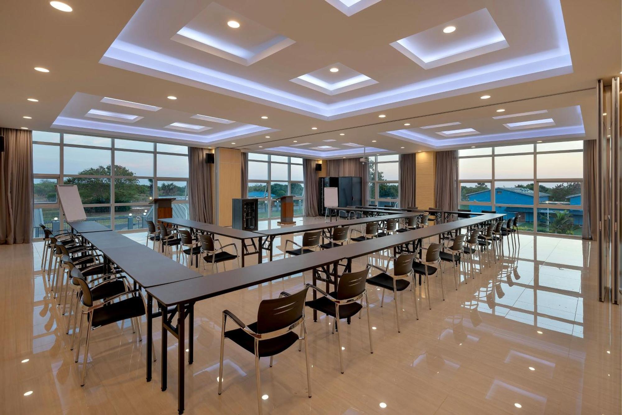 Protea Hotel By Marriott Lusaka International Airport Exterior photo