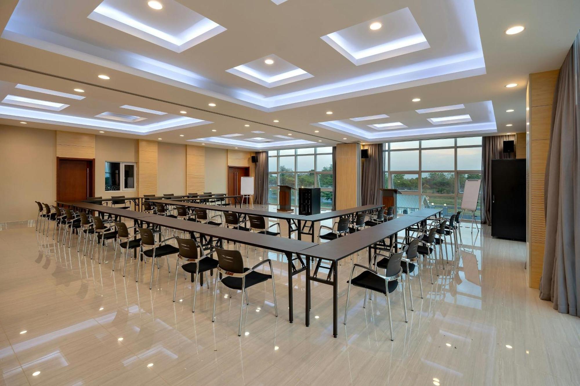 Protea Hotel By Marriott Lusaka International Airport Exterior photo