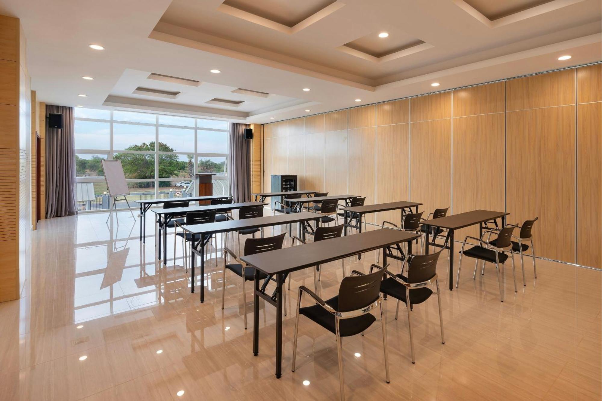 Protea Hotel By Marriott Lusaka International Airport Exterior photo