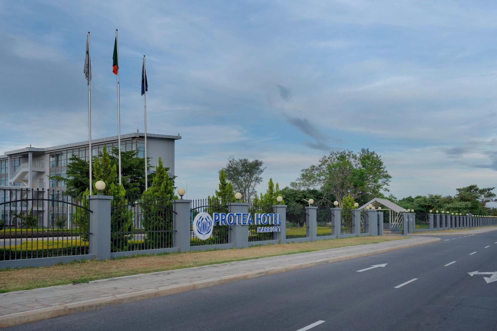 Protea Hotel By Marriott Lusaka International Airport Exterior photo